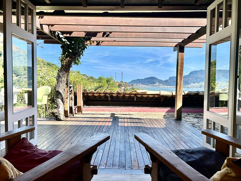 Piscina aquecida, vista mar, poucos metros da Vila