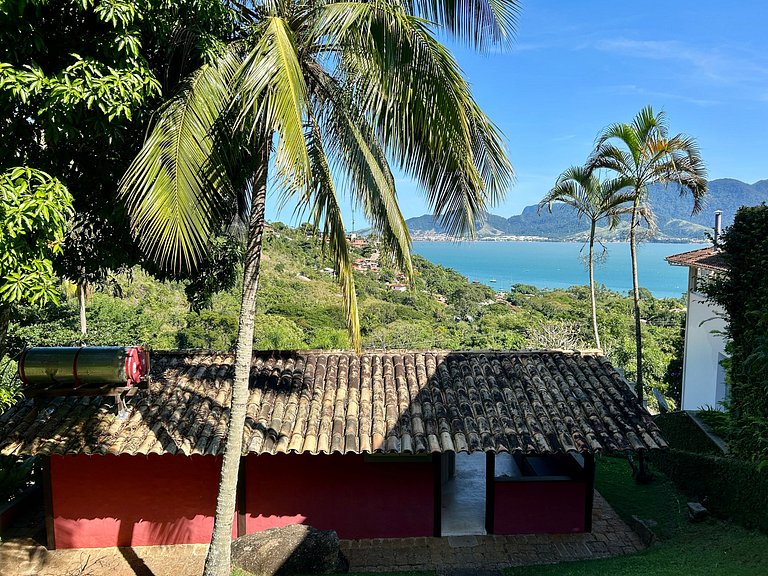 Piscina aquecida, vista mar, poucos metros da Vila