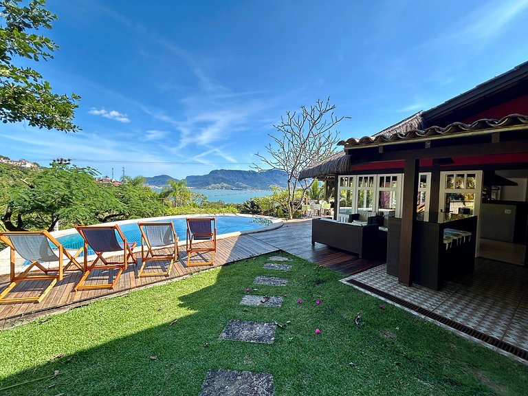 Piscina aquecida, vista mar, poucos metros da Vila