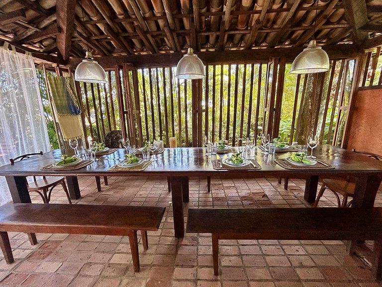Casa em condomínio pé na areia, com área gourmet