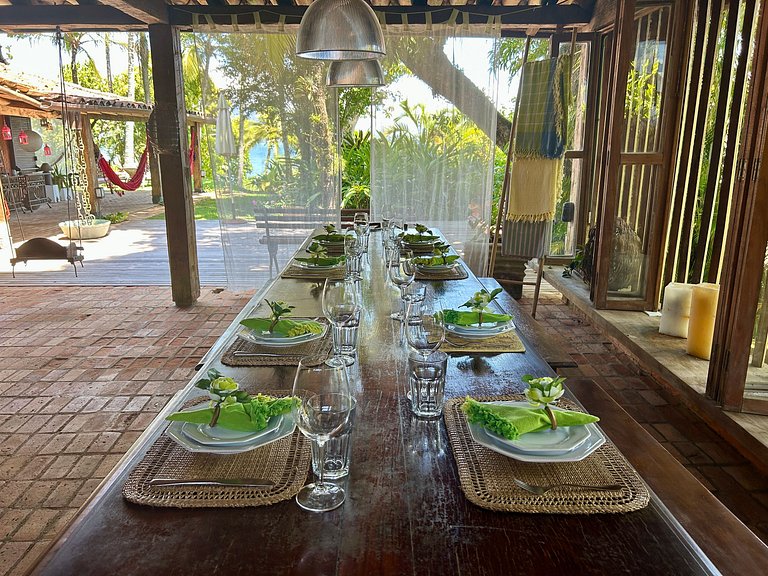 Casa em condomínio pé na areia, com área gourmet