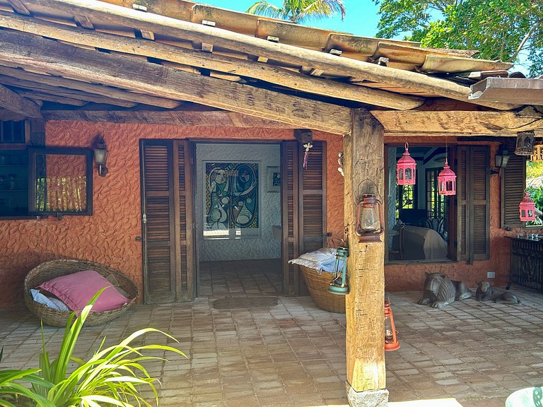 Casa em condomínio pé na areia, com área gourmet