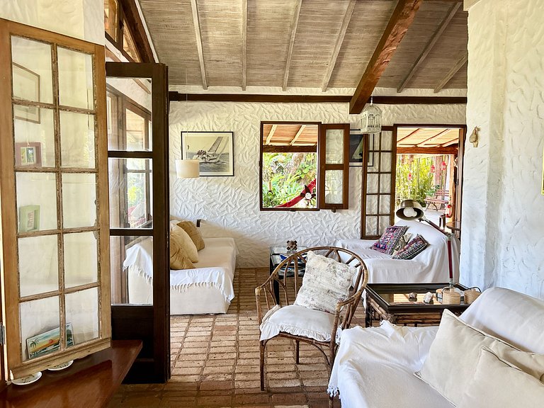Casa em condomínio pé na areia, com área gourmet