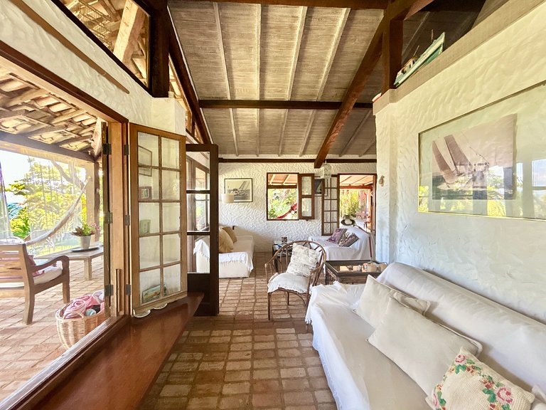 Casa em condomínio pé na areia, com área gourmet