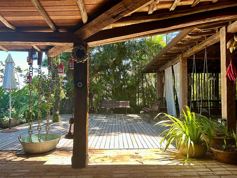 Casa em condomínio pé na areia, com área gourmet