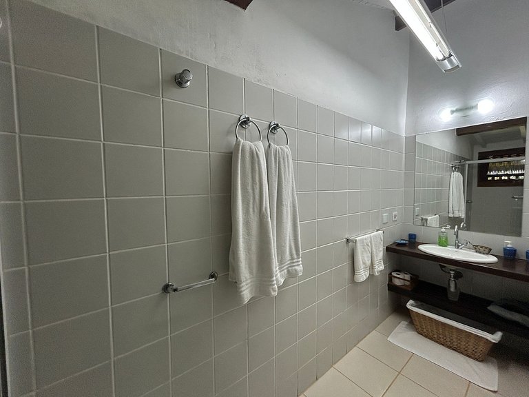 Casa em condomínio pé na areia, com área gourmet