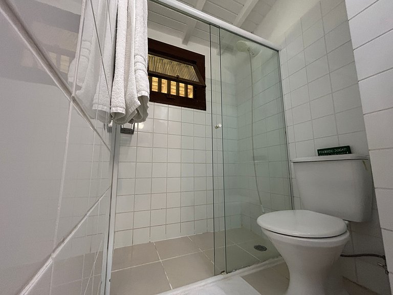 Casa em condomínio pé na areia, com área gourmet