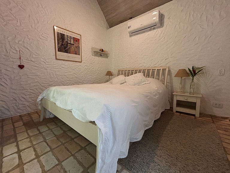 Casa em condomínio pé na areia, com área gourmet