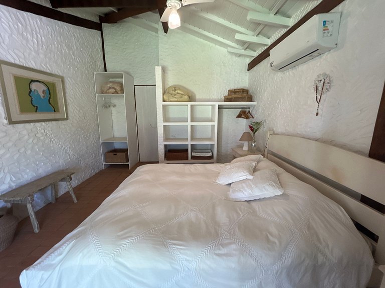 Casa em condomínio pé na areia, com área gourmet