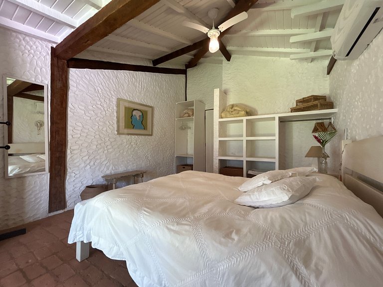 Casa em condomínio pé na areia, com área gourmet