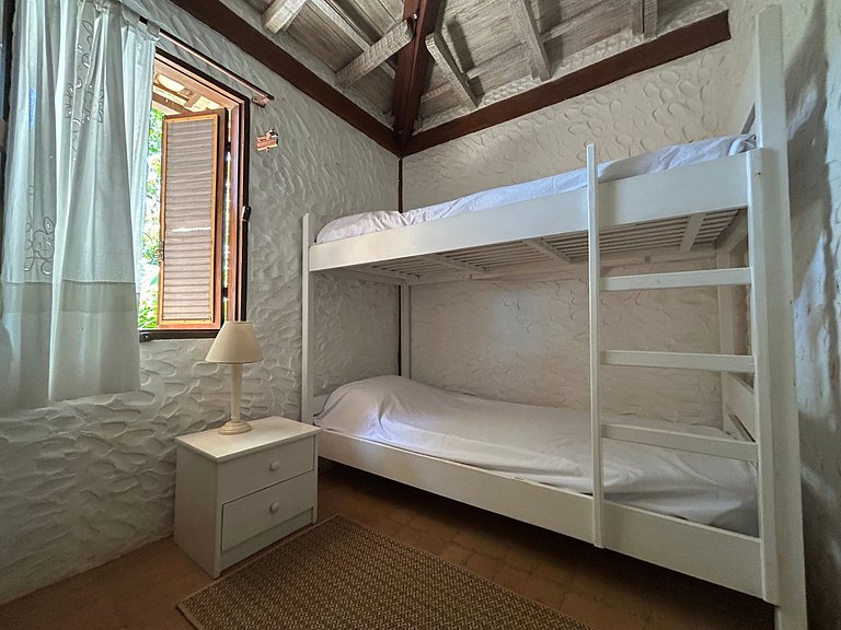 Casa em condomínio pé na areia, com área gourmet