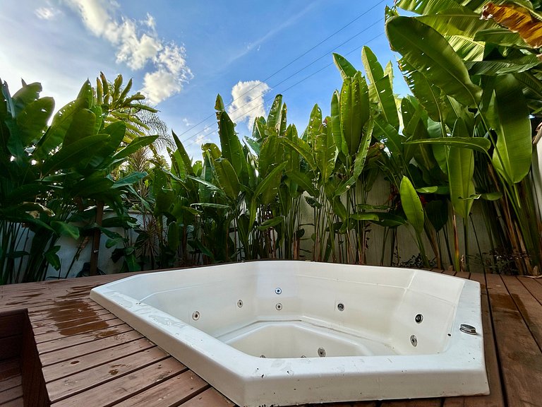 Casa em condomínio, localização incrível!