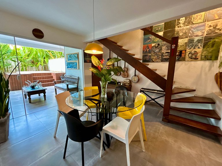 Casa em condomínio, localização incrível!