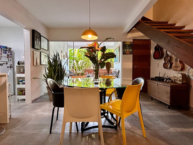 Casa em condomínio, localização incrível!