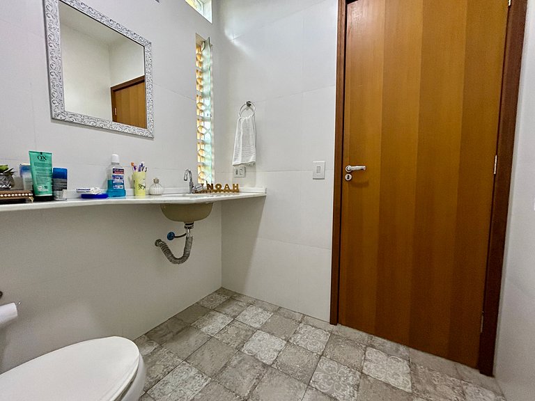 Casa em condomínio, localização incrível!