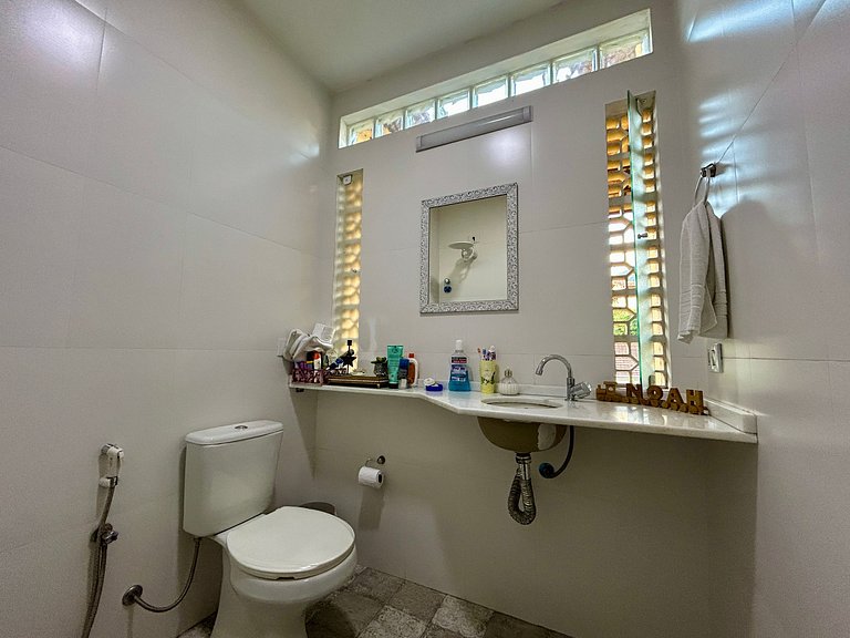 Casa em condomínio, localização incrível!