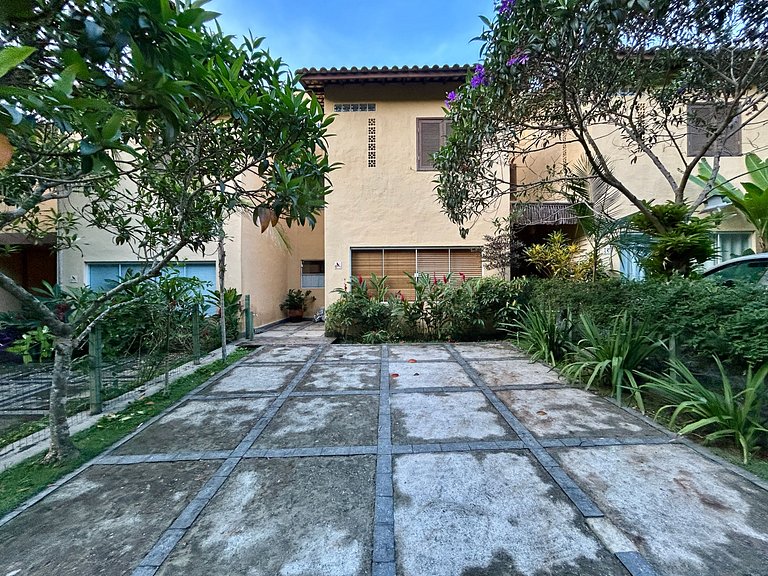 Casa em condomínio, localização incrível!
