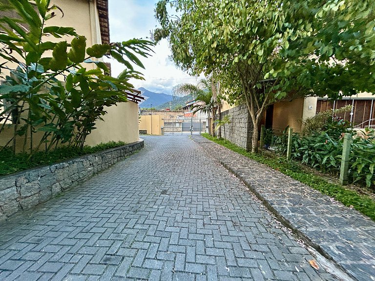 Casa em condomínio, localização incrível!