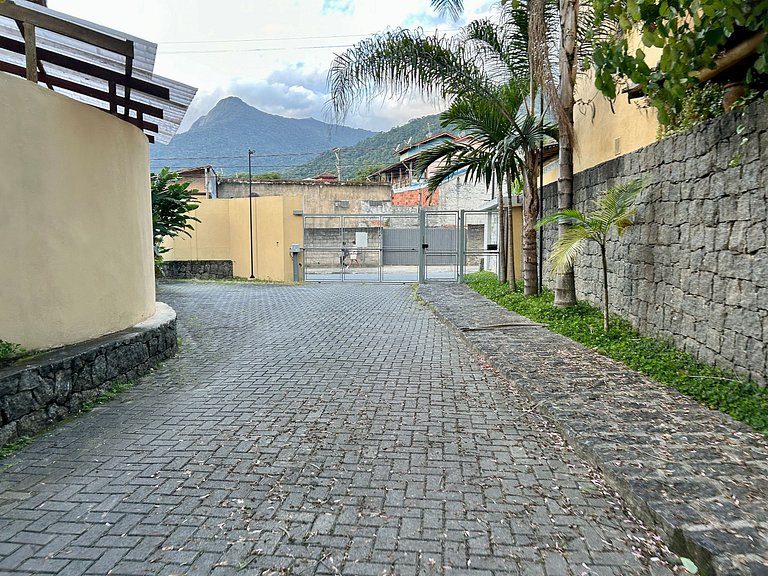 Casa em condomínio, localização incrível!