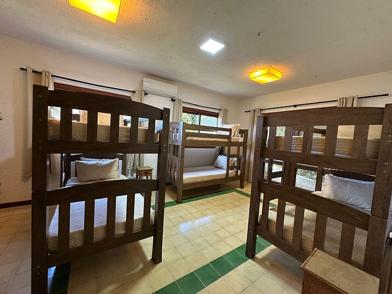 Casa em condomínio, piscina e espaço gourmet