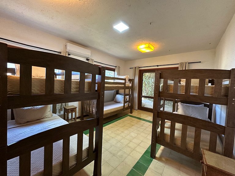 Casa em condomínio, piscina e espaço gourmet