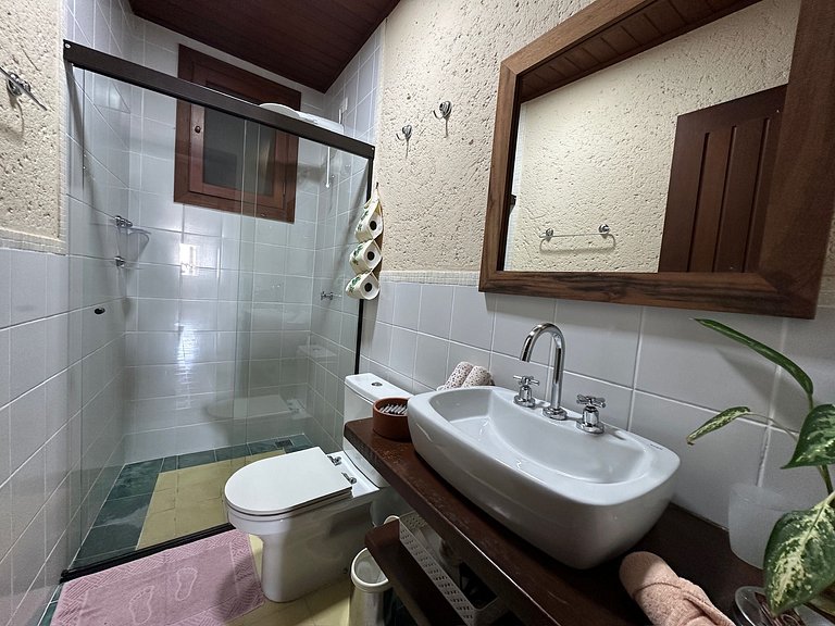 Casa em condomínio, piscina e espaço gourmet