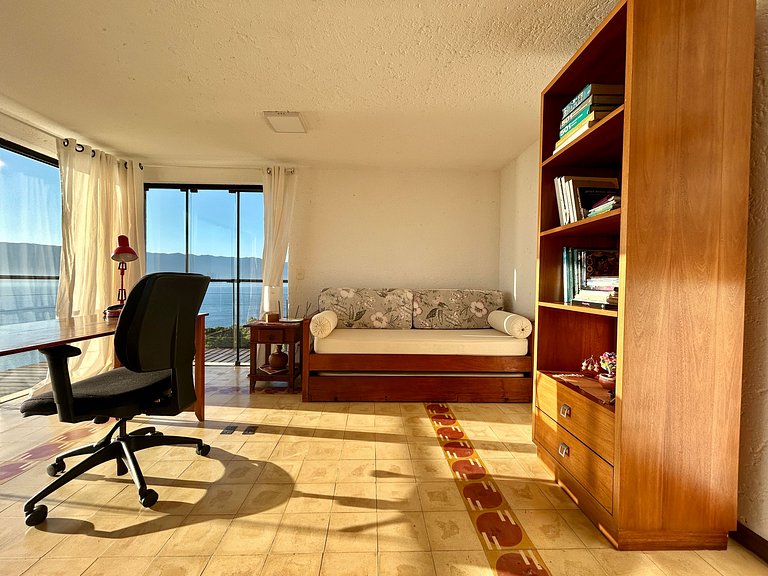 Casa em condomínio, piscina e espaço gourmet