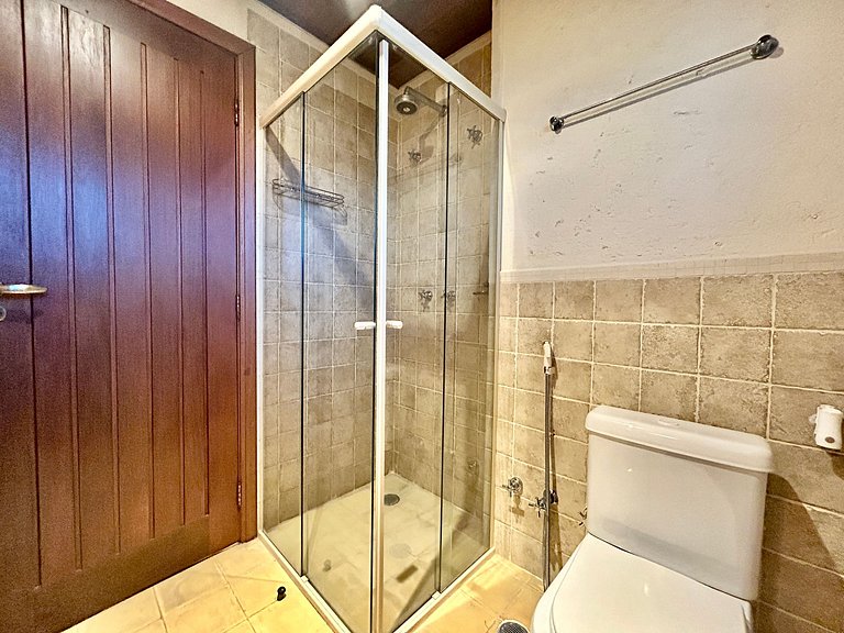 Casa em condomínio, piscina e espaço gourmet