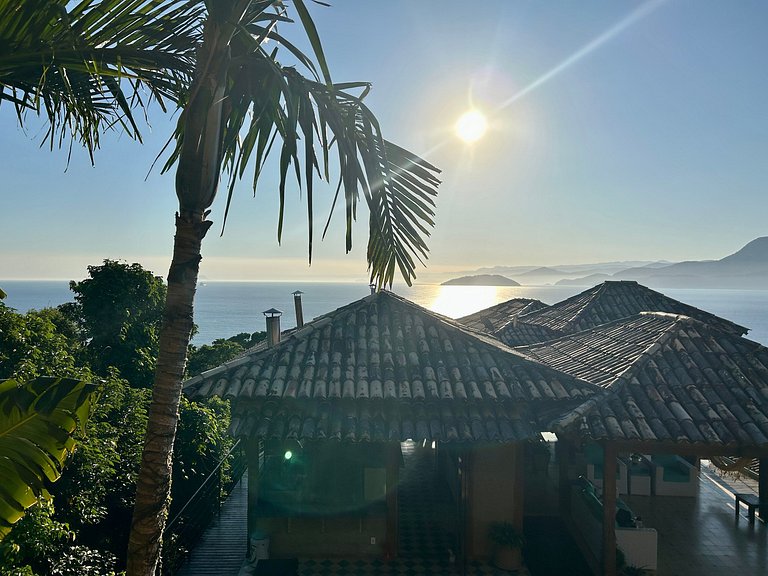 Casa em condomínio, piscina e espaço gourmet