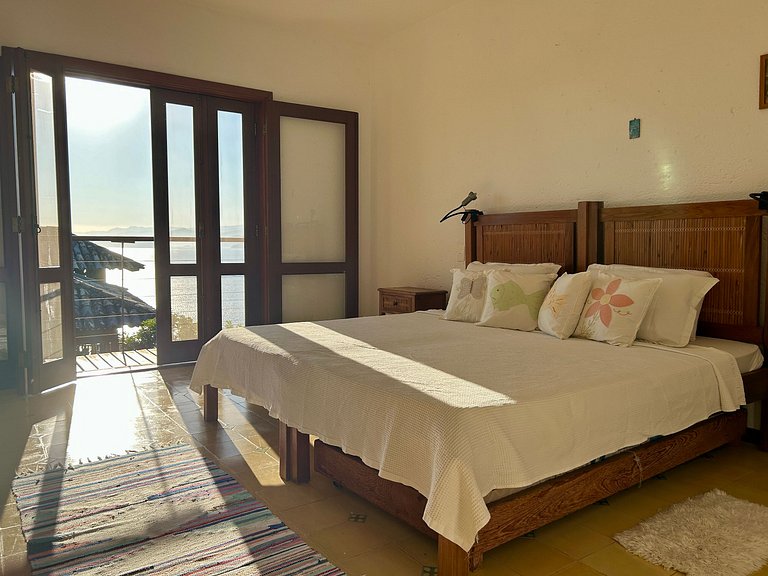 Casa em condomínio, piscina e espaço gourmet