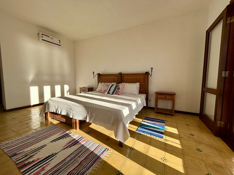 Casa em condomínio, piscina e espaço gourmet
