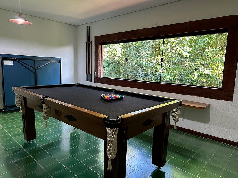 Casa em condomínio, piscina e espaço gourmet