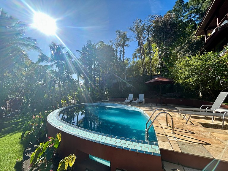 Casa em condomínio pé na areia - 40m da praia