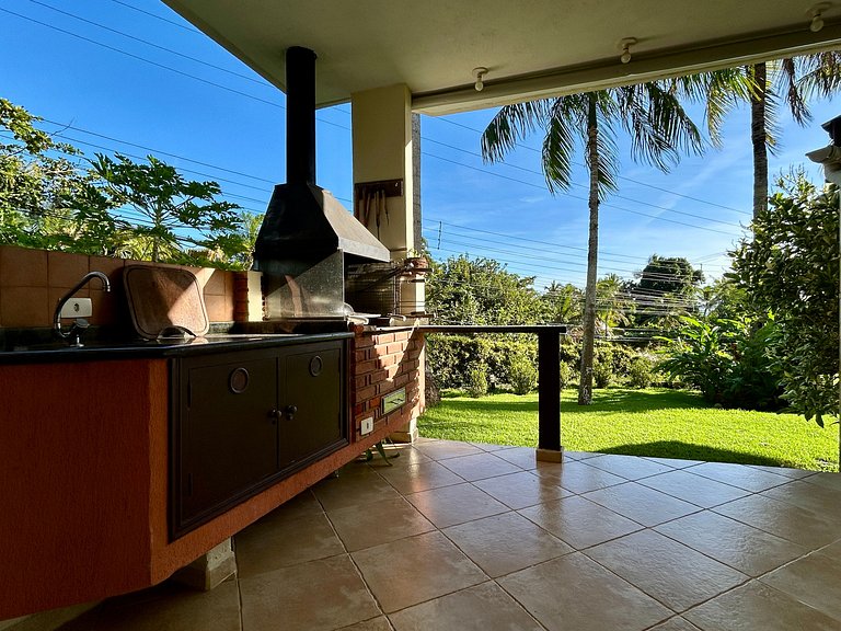 Casa em condomínio pé na areia - 40m da praia