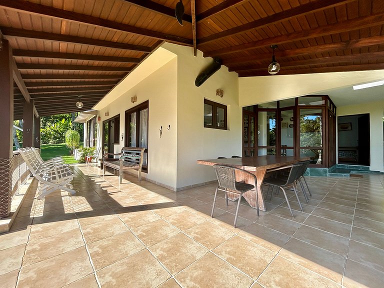 Casa em condomínio pé na areia - 40m da praia
