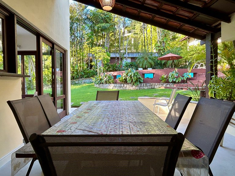Casa em condomínio pé na areia - 40m da praia