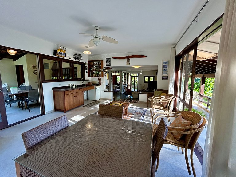 Casa em condomínio pé na areia - 40m da praia