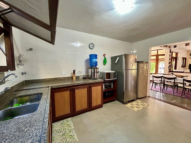 Casa em condomínio pé na areia - 40m da praia