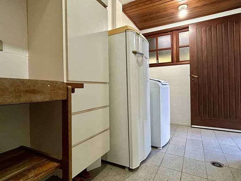 Casa em condomínio pé na areia - 40m da praia