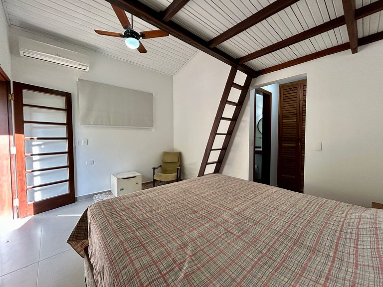 Casa em condomínio pé na areia - 40m da praia