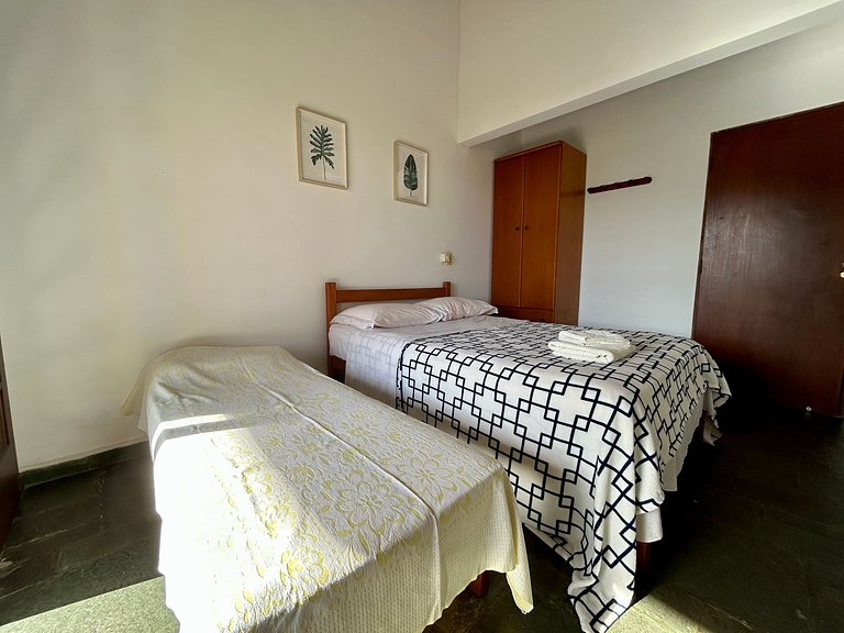 Casa em condomínio pé na areia - 40m da praia