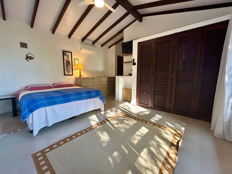 Casa em condomínio pé na areia - 40m da praia