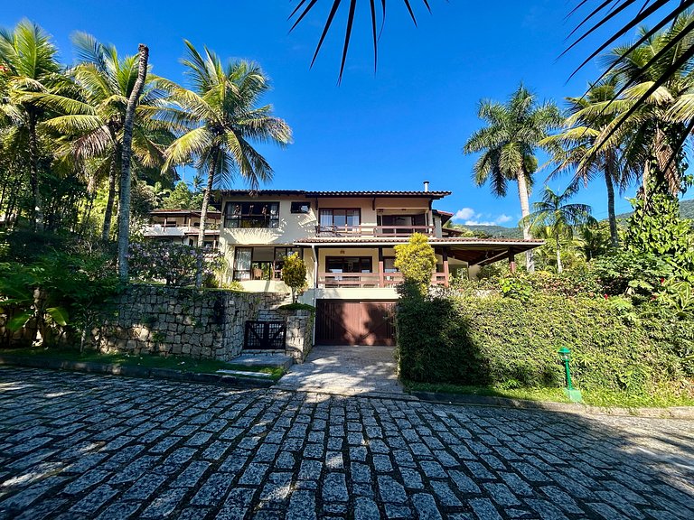 Casa em condomínio pé na areia - 40m da praia