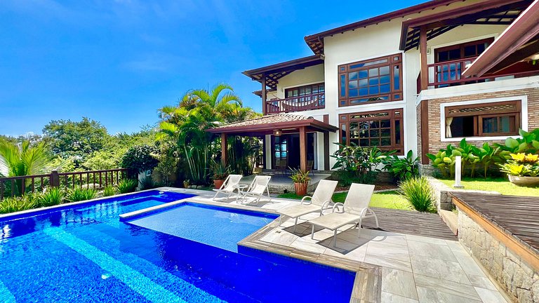 Piscina, churrasqueira, vista mar e montanha