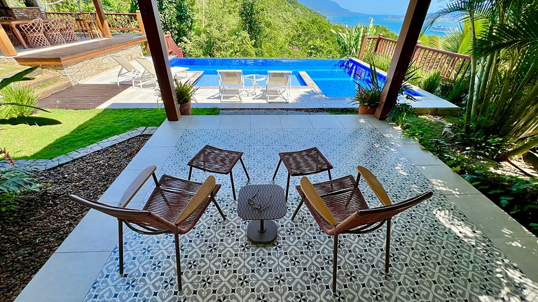 Piscina, churrasqueira, vista mar e montanha
