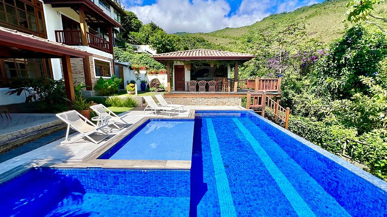 Piscina, churrasqueira, vista mar e montanha