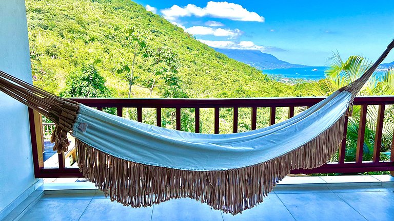 Piscina, churrasqueira, vista mar e montanha