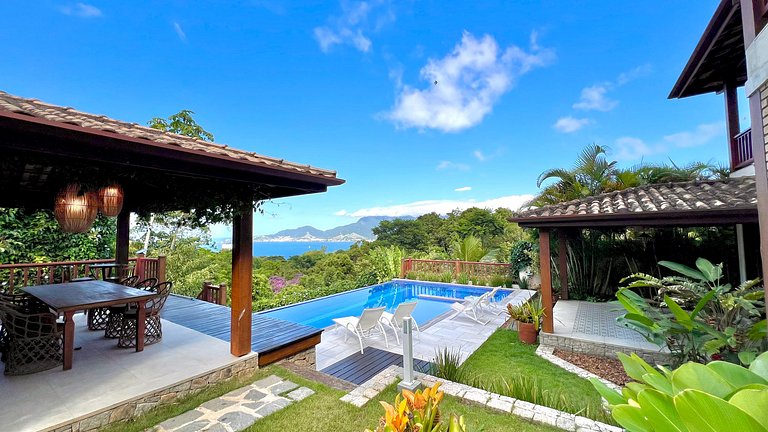 Piscina, churrasqueira, vista mar e montanha