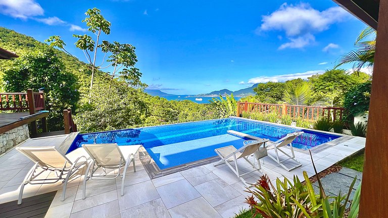 Piscina, churrasqueira, vista mar e montanha