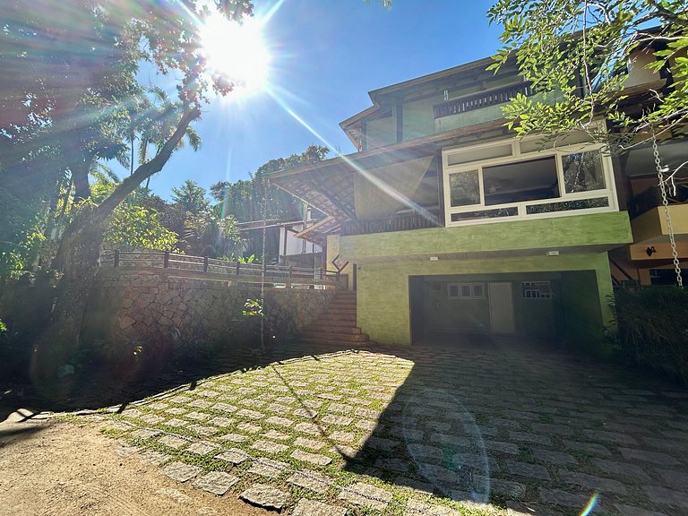 Condomínio na Vila a poucos passos do YTC